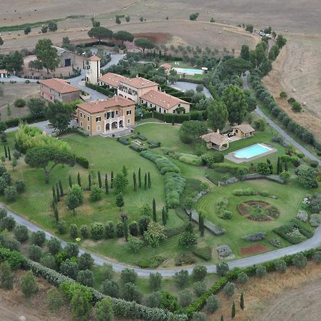 Casale Di Tormaggiore Villa And Country Suites Помеция Екстериор снимка