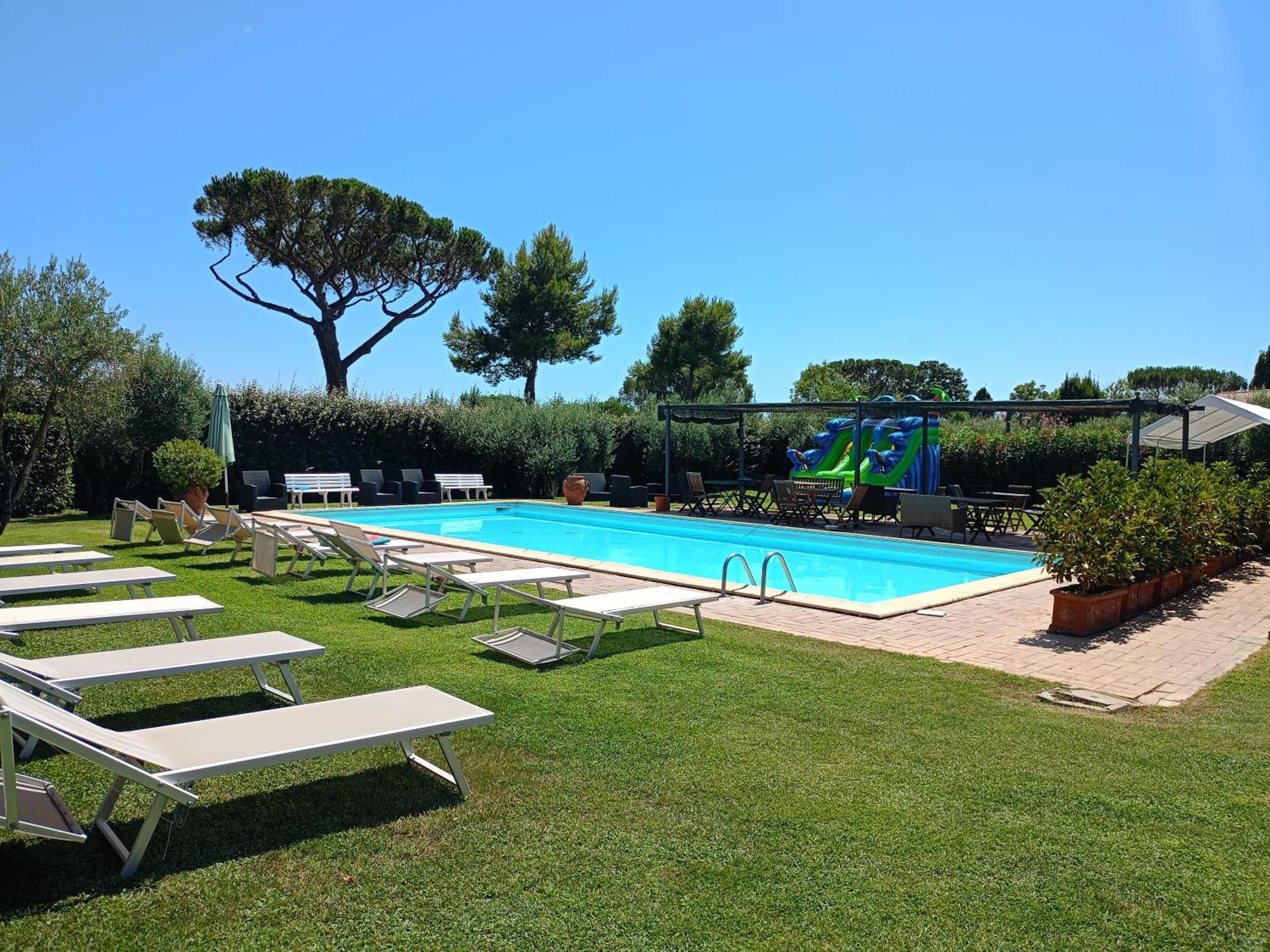 Casale Di Tormaggiore Villa And Country Suites Помеция Екстериор снимка
