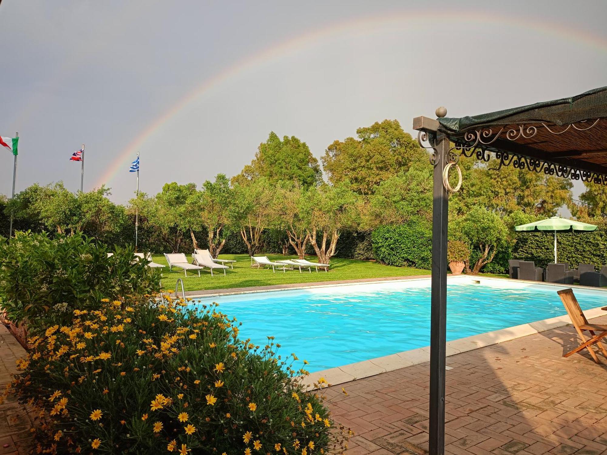 Casale Di Tormaggiore Villa And Country Suites Помеция Екстериор снимка
