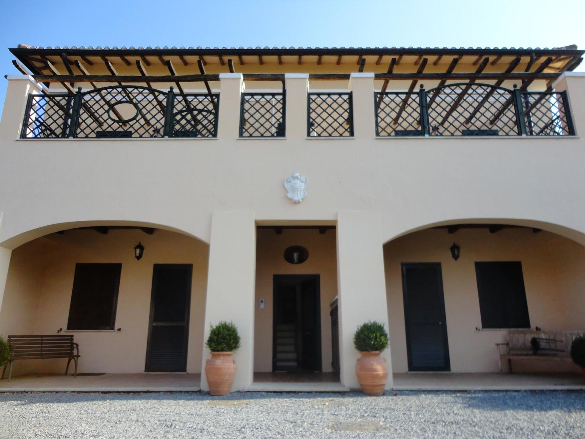 Casale Di Tormaggiore Villa And Country Suites Помеция Екстериор снимка