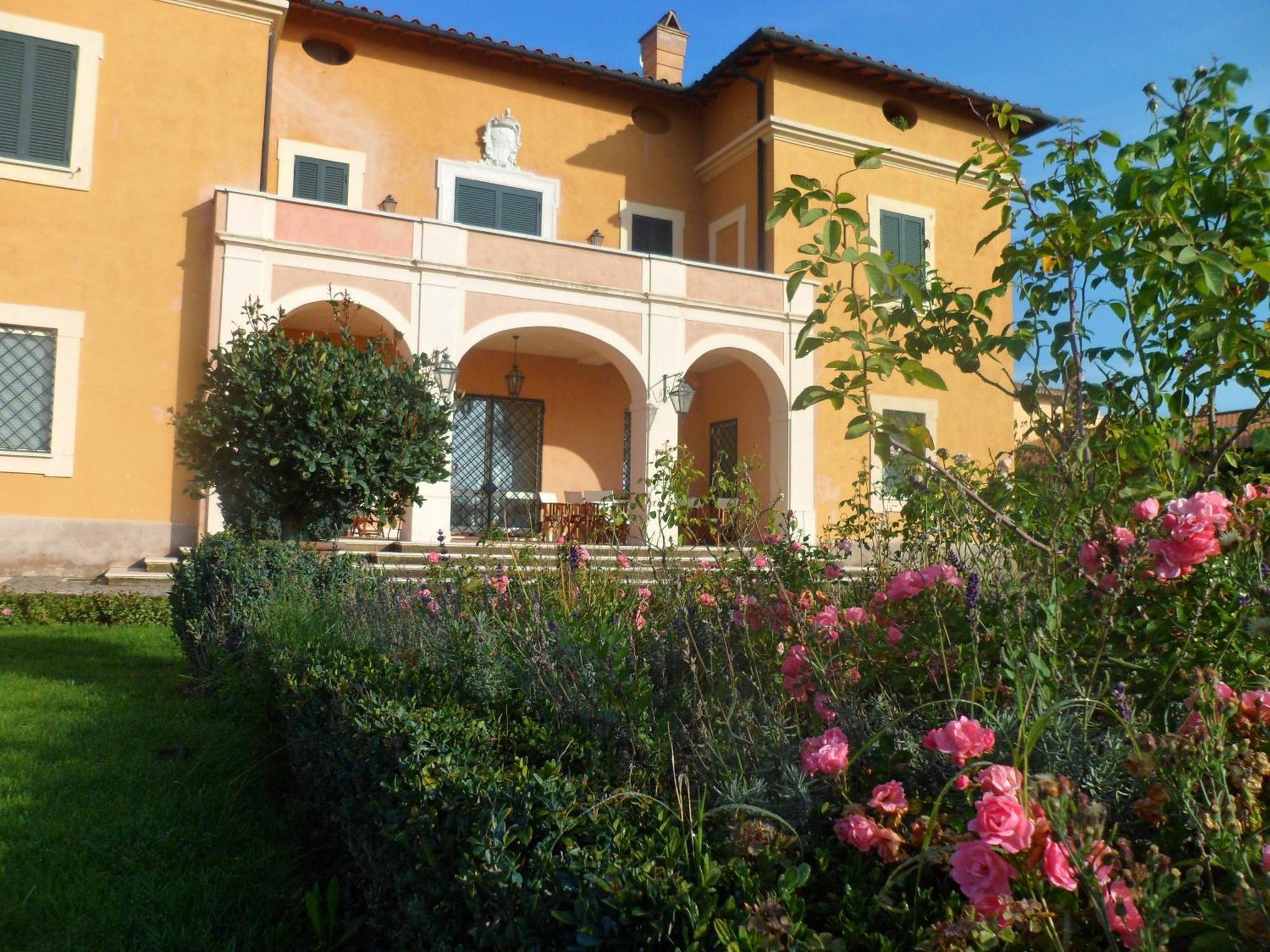 Casale Di Tormaggiore Villa And Country Suites Помеция Екстериор снимка