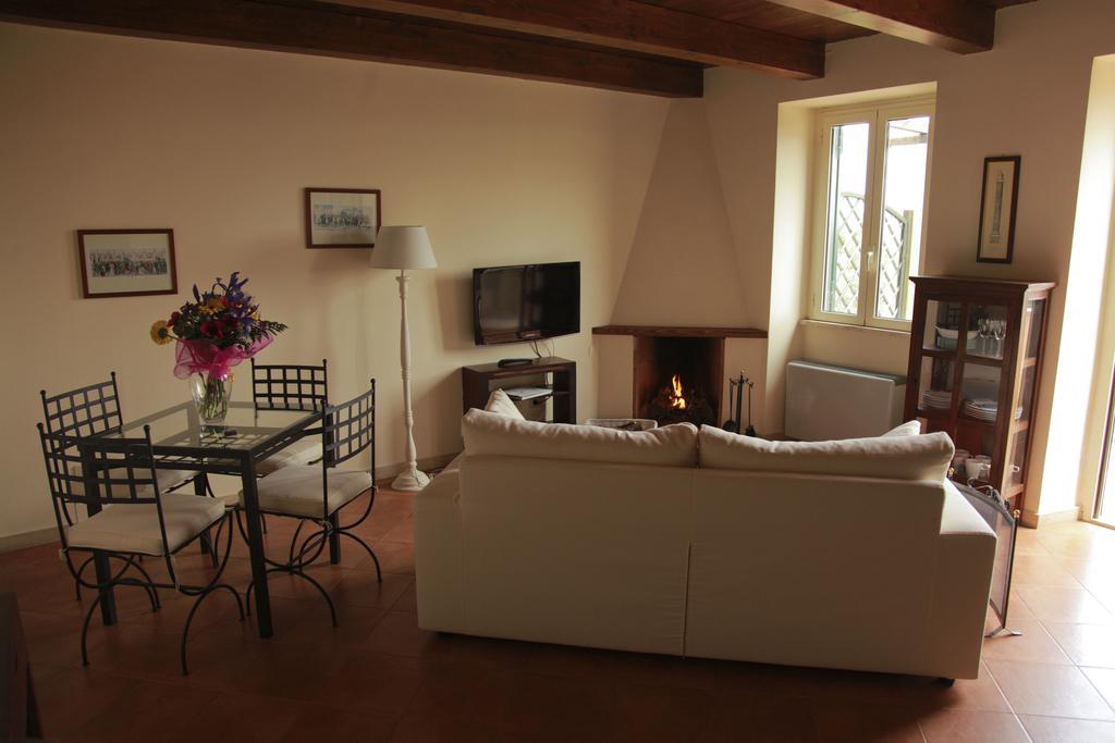 Casale Di Tormaggiore Villa And Country Suites Помеция Екстериор снимка