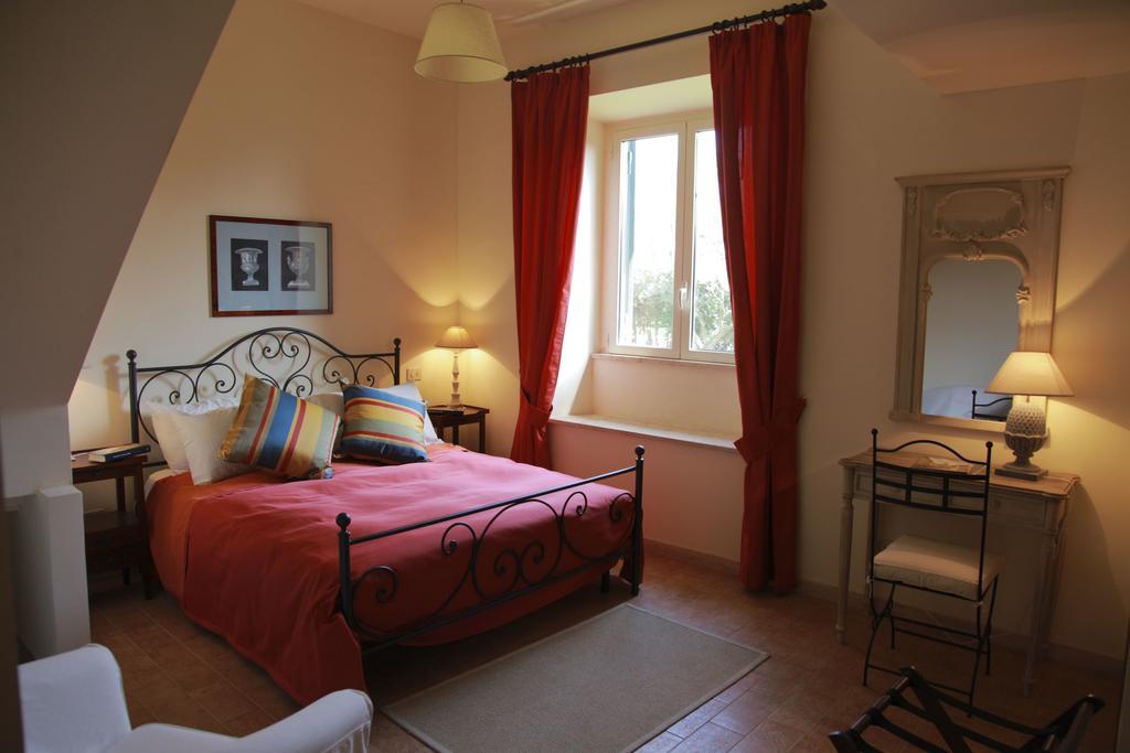 Casale Di Tormaggiore Villa And Country Suites Помеция Екстериор снимка