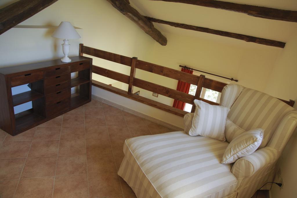 Casale Di Tormaggiore Villa And Country Suites Помеция Екстериор снимка