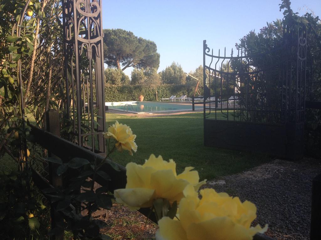 Casale Di Tormaggiore Villa And Country Suites Помеция Екстериор снимка