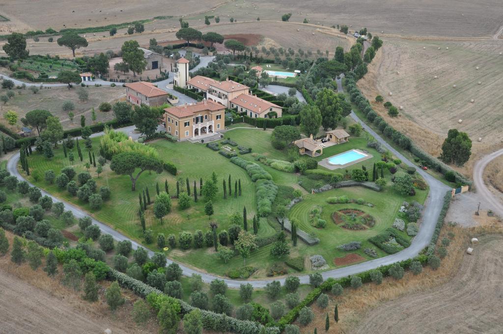Casale Di Tormaggiore Villa And Country Suites Помеция Екстериор снимка