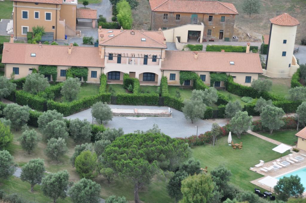 Casale Di Tormaggiore Villa And Country Suites Помеция Екстериор снимка