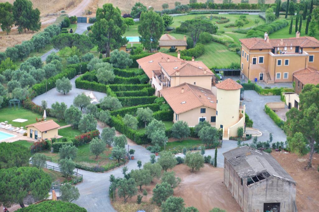 Casale Di Tormaggiore Villa And Country Suites Помеция Екстериор снимка
