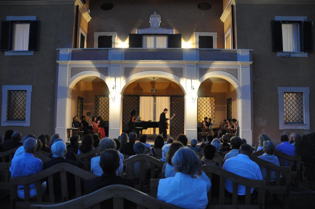 Casale Di Tormaggiore Villa And Country Suites Помеция Екстериор снимка