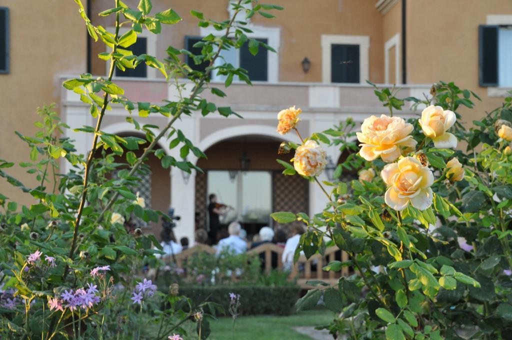 Casale Di Tormaggiore Villa And Country Suites Помеция Екстериор снимка