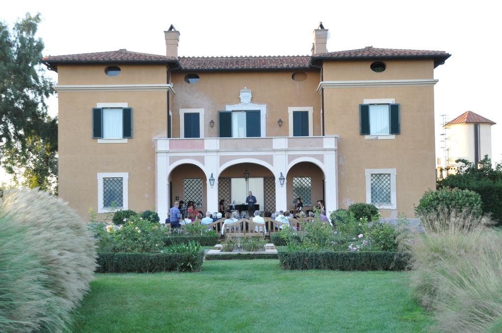 Casale Di Tormaggiore Villa And Country Suites Помеция Екстериор снимка