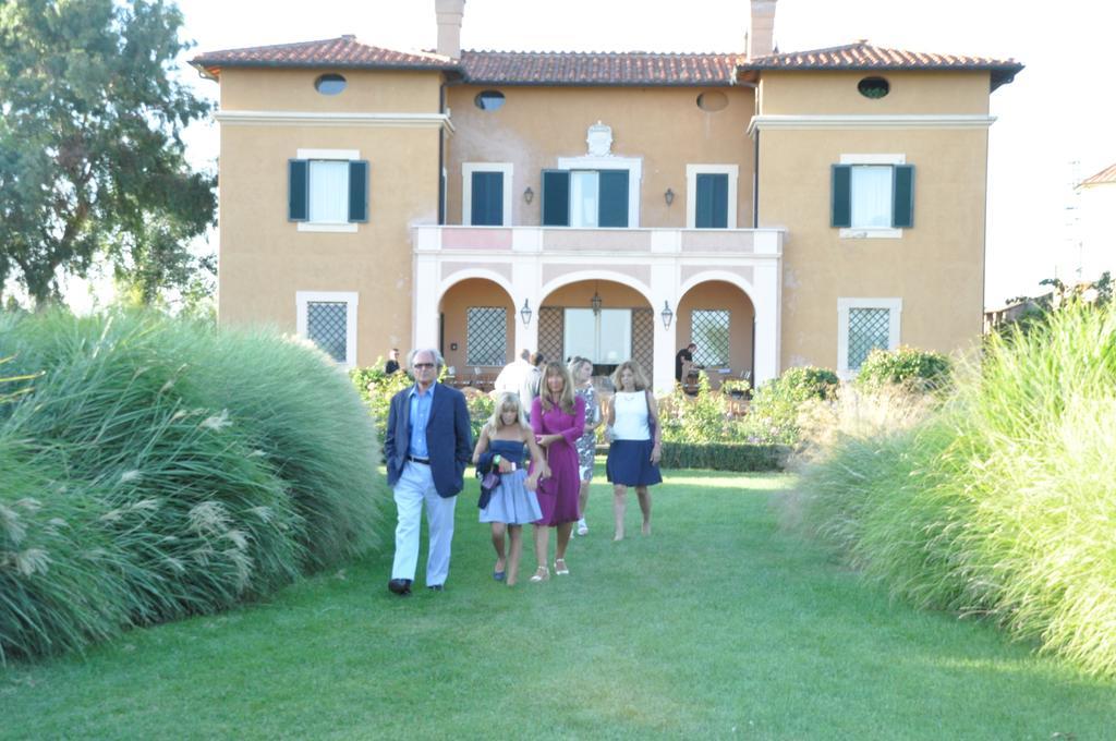 Casale Di Tormaggiore Villa And Country Suites Помеция Екстериор снимка