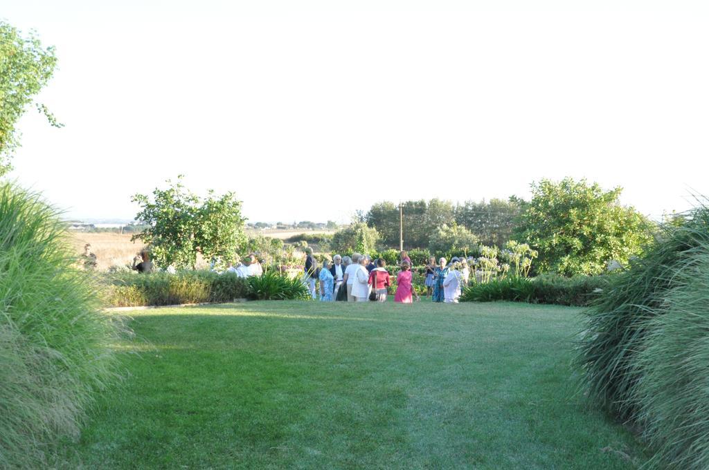 Casale Di Tormaggiore Villa And Country Suites Помеция Екстериор снимка