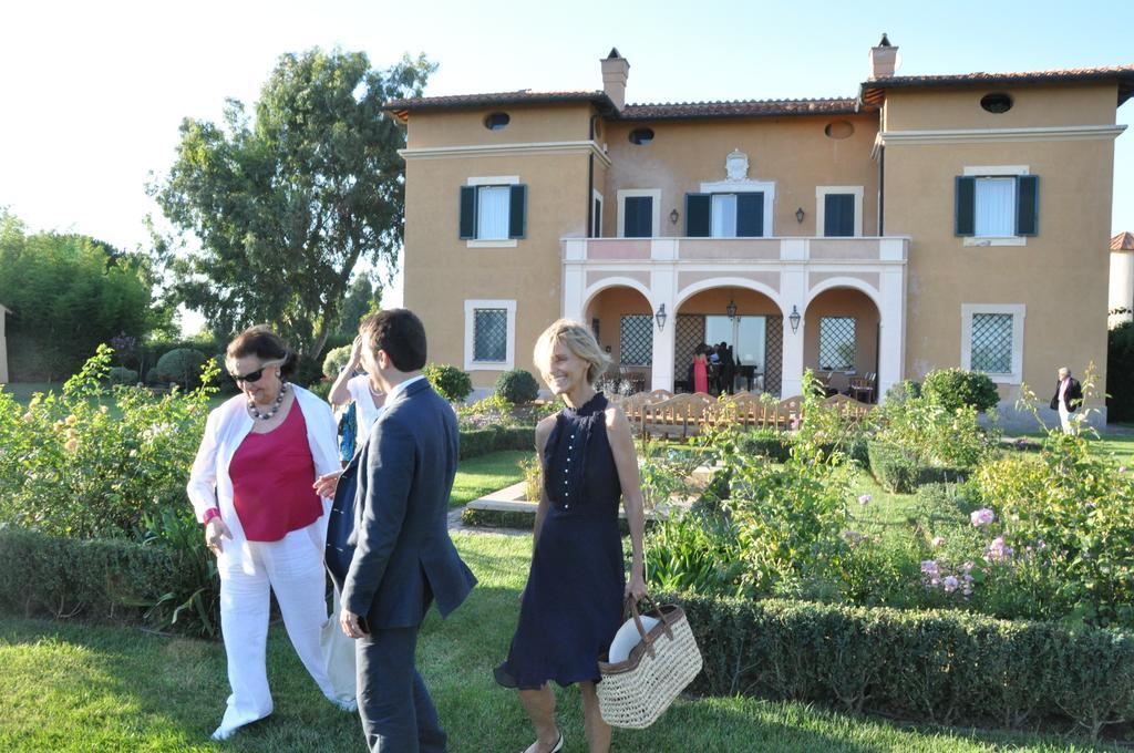 Casale Di Tormaggiore Villa And Country Suites Помеция Екстериор снимка