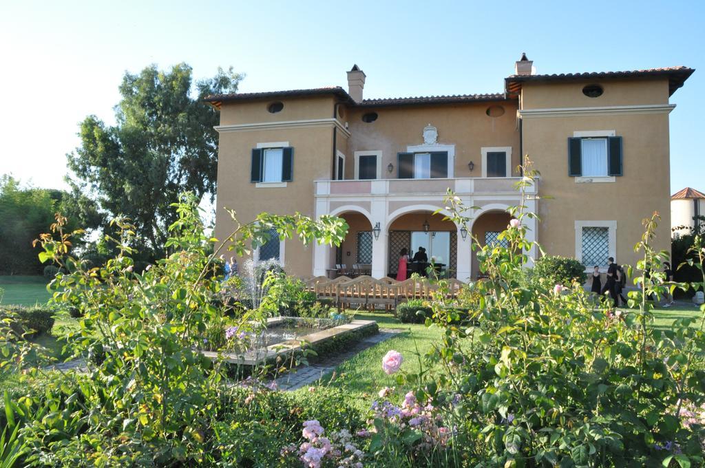 Casale Di Tormaggiore Villa And Country Suites Помеция Екстериор снимка